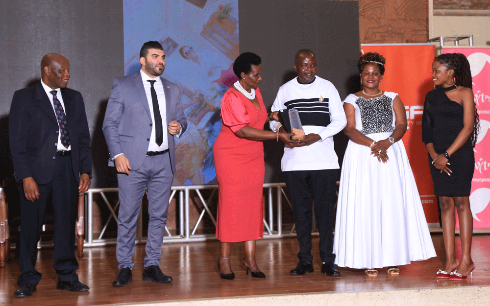 Buganda-Kombusha-recieves-the-East-Africa-Brand-Quality-Award